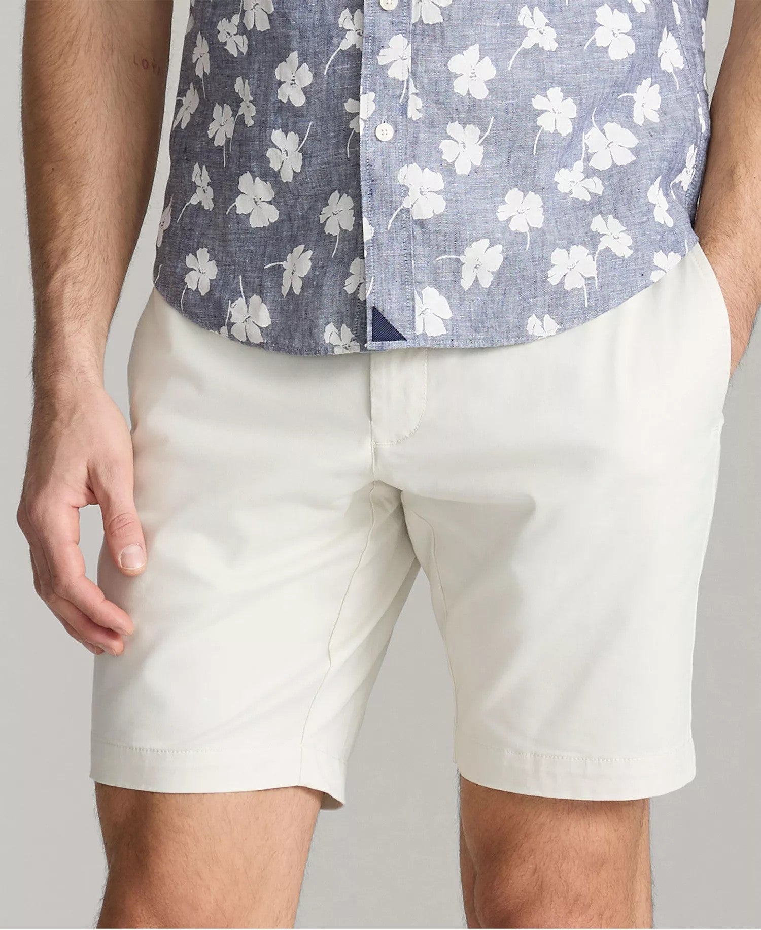 Untuckit 9-Inch Chino Shorts (Tan)